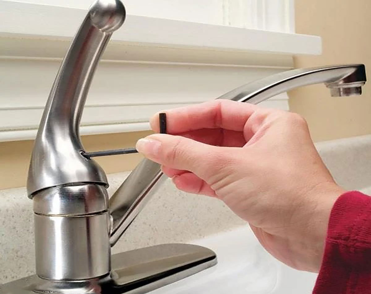 insert the faucet handle into the pull gauge